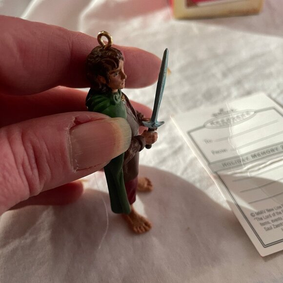 2004 Hallmark Keepsake Ornament Lord of the Rings Frodo Baggins Dented Box - Picture 7 of 16